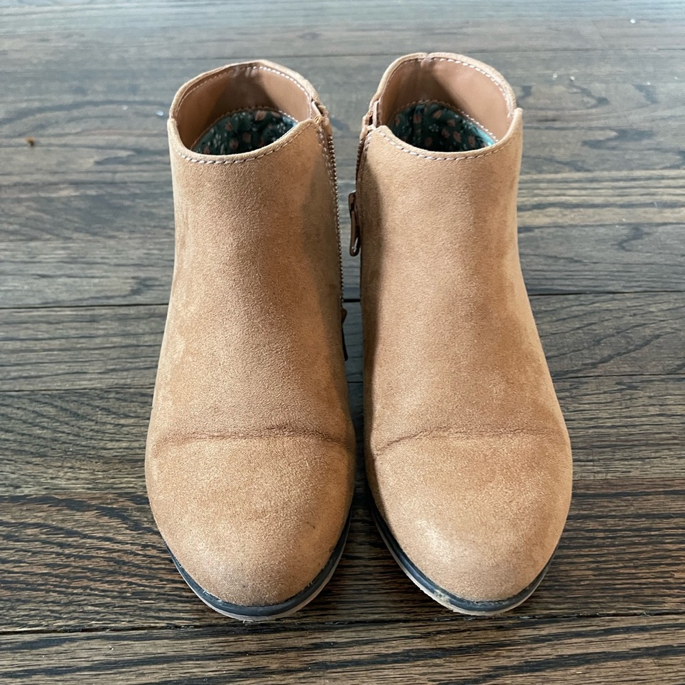 Girls Suede tan booties